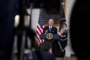 Biden prevê vacinas para todos os norte-americanos antes de fim de Maio