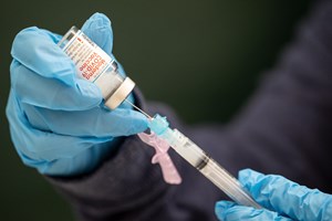 Covid-19. Centros vão ter capacidade para vacinar 50 pessoas por hora