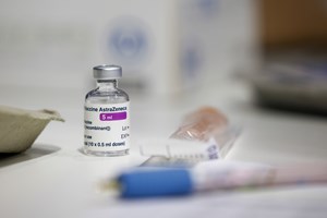 França altera 2.ª dose da Astrazeneca para pessoas com menos de 55 anos