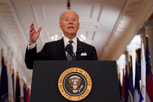 Biden acelera vacinação nos EUA e espera regresso à normalidade até julho