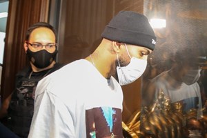 Gabigol, jogador do Flamengo, apanhado num casino clandestino em plena pandemia