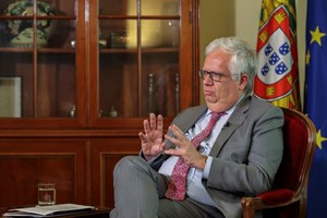 Eduardo Cabrita: Inspetores do SEF vão integrar PSP, GNR ou PJ após reestruturação