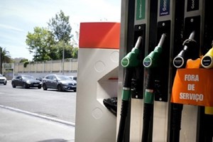Preços da gasolina e gasóleo baixam segunda-feira
