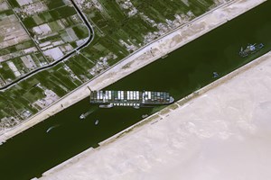 Quem desencalha o Ever Given no Suez? Dragas ou uma maré cheia 