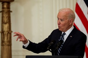 Biden chega à Europa para discutir com amigos e avisar rivais