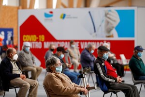 Covid-19. Incidência sobe pela primeira vez desde janeiro, R aproxima-se de 1