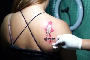 Em Myanmar a pele também é palco de protestos - sábado