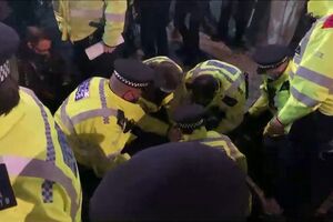 Manifestantes detidos em novo protesto após assassinato de Sarah Everard