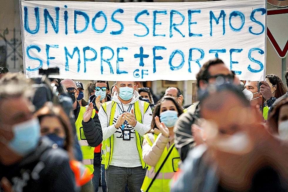 Centenas de trabalhadores da Groundforce protestaram esta semana em frente ao Palácio de Belém, em Lisboa.