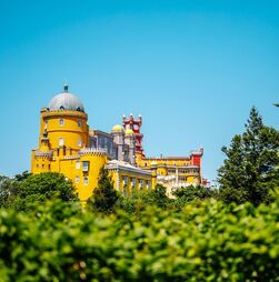 Falsos guias turísticos assaltam viaturas de visitantes em Sintra: 'Enquanto as levam à Pena o gangue fica a assaltar'