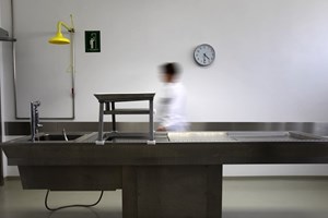 Espumante paga crimes na morgue do Hospital de Aveiro