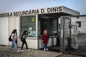 Covid-19: 'Sem alunos na escola, o tempo não passa', dizem funcionários