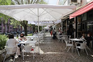 Travar casos em Lisboa: 30 e 40 anos vacinados mais cedo e testagem em massa