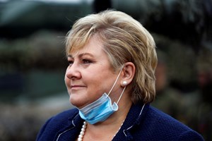 Primeira-ministra da Noruega multada por violar regras de confinamento