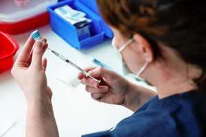 Austrália abandona objetivo de vacinar toda a sua população até ao final do ano