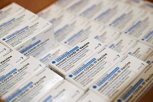 Síndrome de Guillain-Barré apontada como efeito muito raro na vacina da Janssen