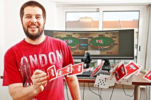 Jogar póquer é a profissão deles