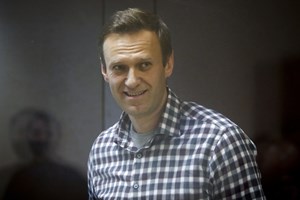 Filha de Navalny pede que pai em greve de fome seja visto por médicos 