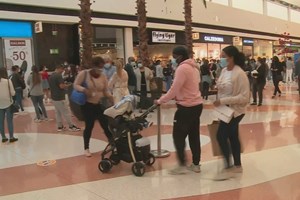 Filas de hora e meia para entrar na Primark
