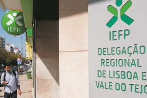Número de desempregados inscritos é o mais alto em quase quatro anos
