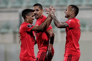 Benfica goleia em Portimão com virada e recupera terceiro posto