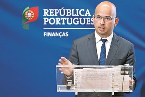 Governo retira candidatura de João Leão ao Mecanismo Europeu de Estabilidade