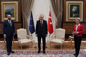 Sofagate. Von der Leyen diz que se sentiu “magoada e sozinha'