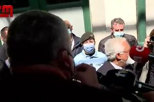 António Costa evita manifestantes em Valença e atira Pedro Nuno Santos para o protesto
