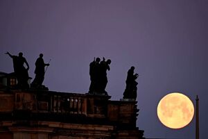 Super Lua ilumina o céu da Alemanha - sábado