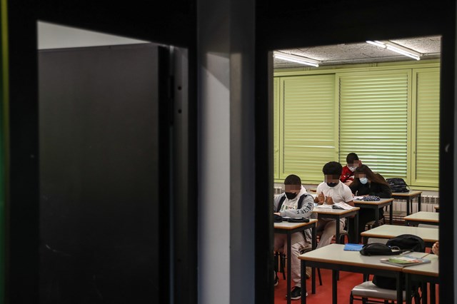 Mais de 8.700 alunos em isolamento. Escolas preocupadas com época de exames