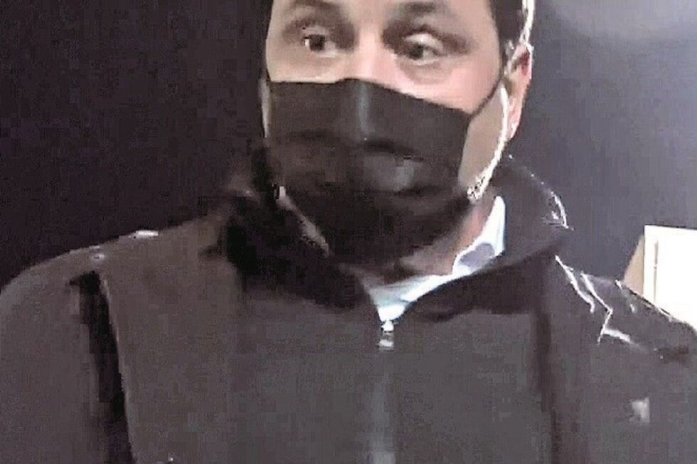 Pedro Pinho filmado pelo repórter de imagem no momento da agressão	