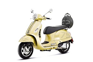 A 'voar' de vespa há 75 anos
