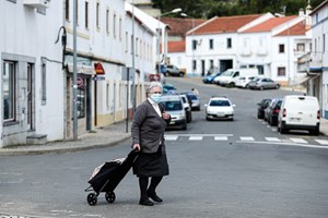 Covid-19: 377 novos casos, uma morte e 490 recuperados em 24 horas
