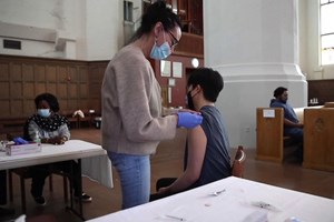 Música acompanha vacinação contra a Covid-19 em igreja dos EUA