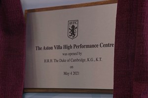 Príncipe William inaugura centro de treino do Aston Villa