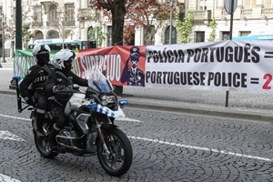 Agentes da PSP protestam no Porto exigindo atualização salarial e subsídio de risco