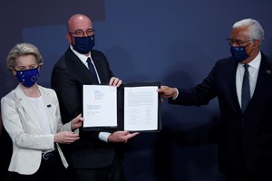 Costa celebra 'marco histórico': 'É o mais ambicioso compromisso alguma vez alcançado na UE'