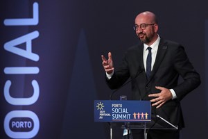 Conselho Europeu admite debater 'proposta concreta' de suspensão das patentes de vacinas