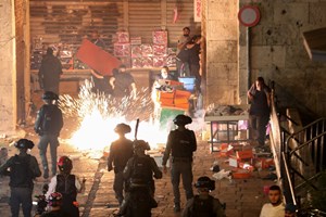 Mais de 90 feridos em novos confrontos em Jerusalém