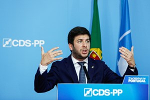 Líder do CDS-PP pede demissão de Eduardo Cabrita e João Galamba