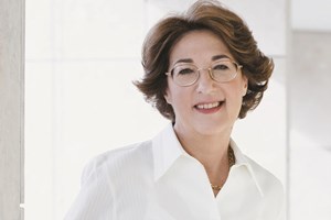 Escritora Teolinda Gersão recebe medalha de mérito cultural de Coimbra