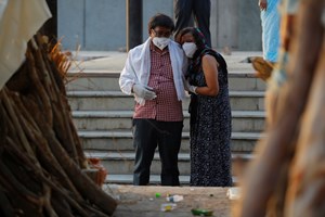 Covid-19: OMS classifica variante com origem na Índia como 'variante de preocupação'