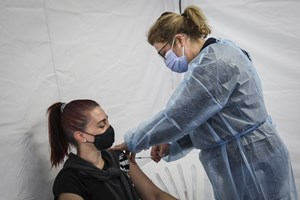 Pessoas com mais de 55 anos já podem autoagendar vacina contra a covid-19