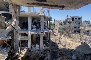 O rasto de destruição em Gaza após bombardeamentos israelitas