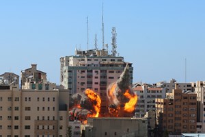 Médio Oriente: Israel destrói edifício que albergava meios de comunicação em Gaza