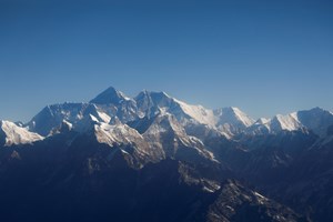 Covid-19: Expedição internacional deixa Everest devido ao aumento de casos