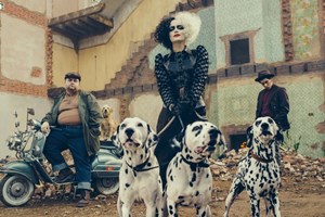 Emma Stone é uma Cruella muito cruel