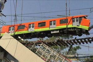 Removidas carruagens de metro que ficaram presas após desabamento de viaduto no México - sábado