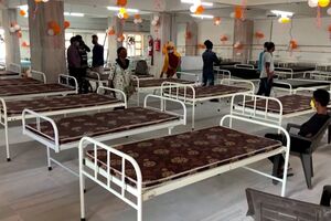 Templo indiano transformado em centro de cuidados para pacientes Covid-19 - sábado