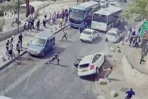 Palestinianos apedrejam carro israelita em Jerusalém - sábado